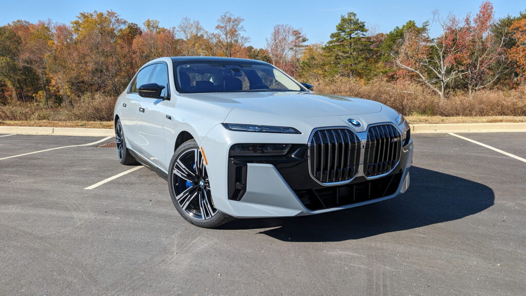 BMW-i7-M70-Stephen-Rivers-for-Carscoops-47.jpg